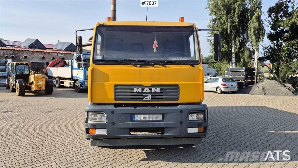 MAN 18.225 LC Sora- ja kippiautot