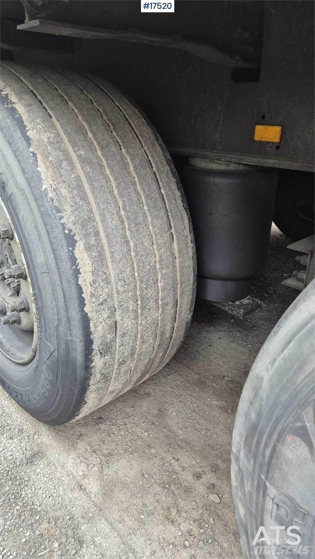 Schmitz SKO 24 Pressukapellipuoliperävaunut