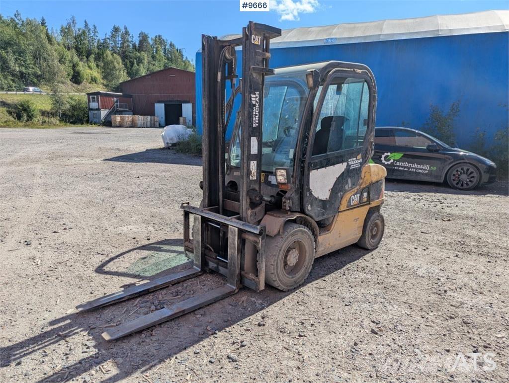 CAT DP30N Dieseltrukit