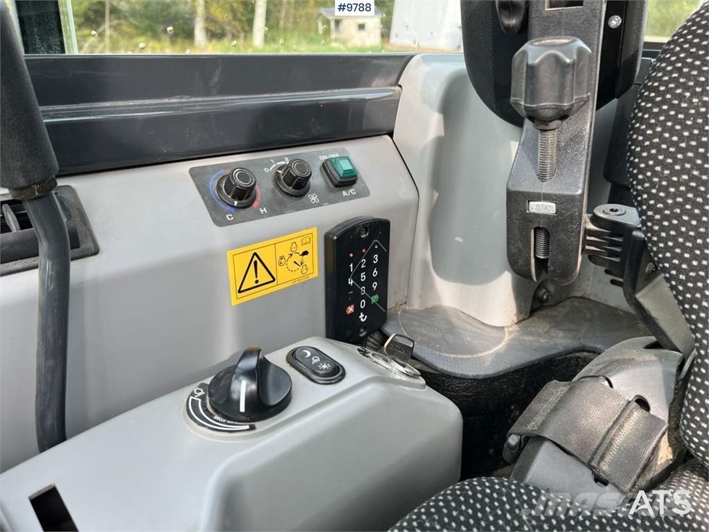 Komatsu PC55MR-5E0 Minikaivukoneet < 7t