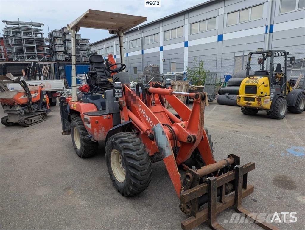 Kubota backhoe loader Kaivurikuormaajat