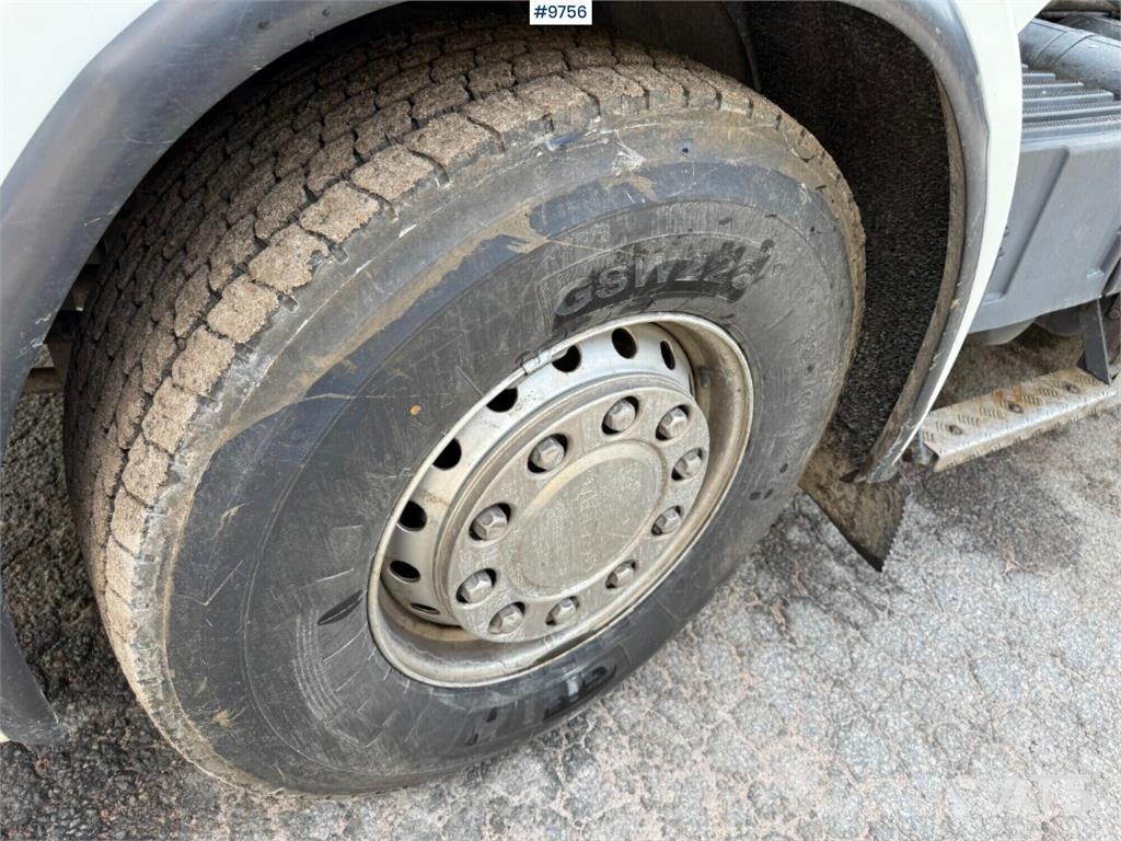Scania R560 8X4 Koukkulava kuorma-autot