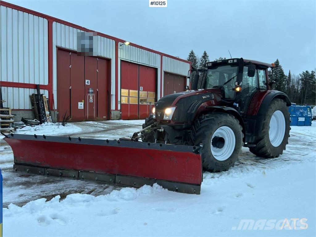 Valtra T213 Traktorit