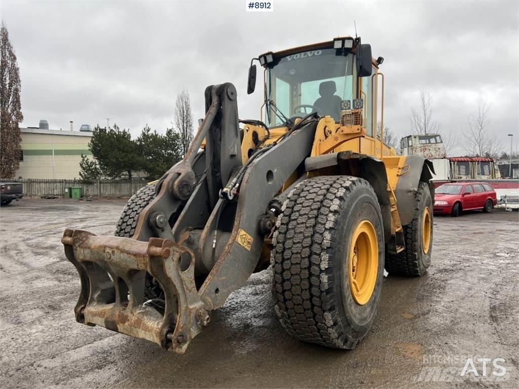 Volvo L110E Pyöräpuskutraktori
