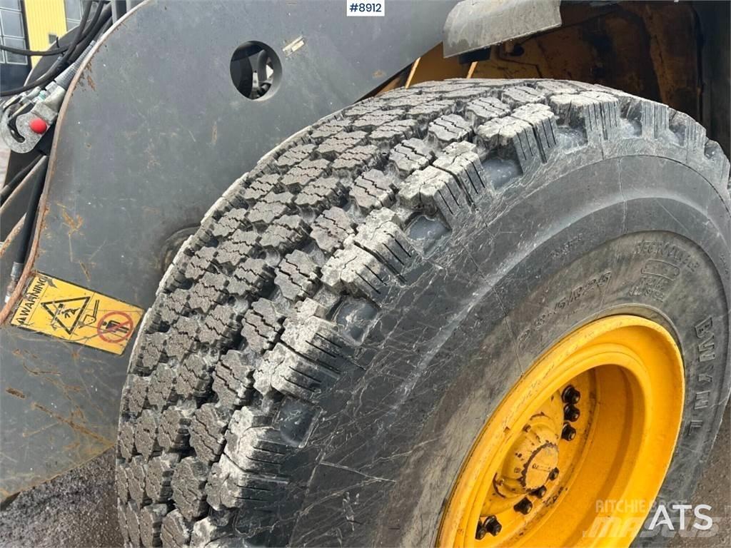 Volvo L110E Pyöräpuskutraktori