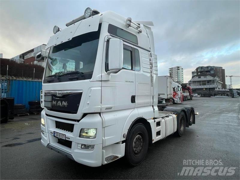MAN TGX Vetopöytäautot