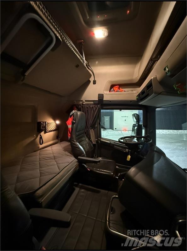 Scania R560 Vetopöytäautot