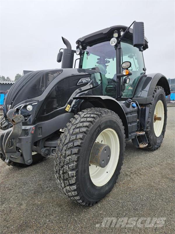Valtra S374 Traktorit