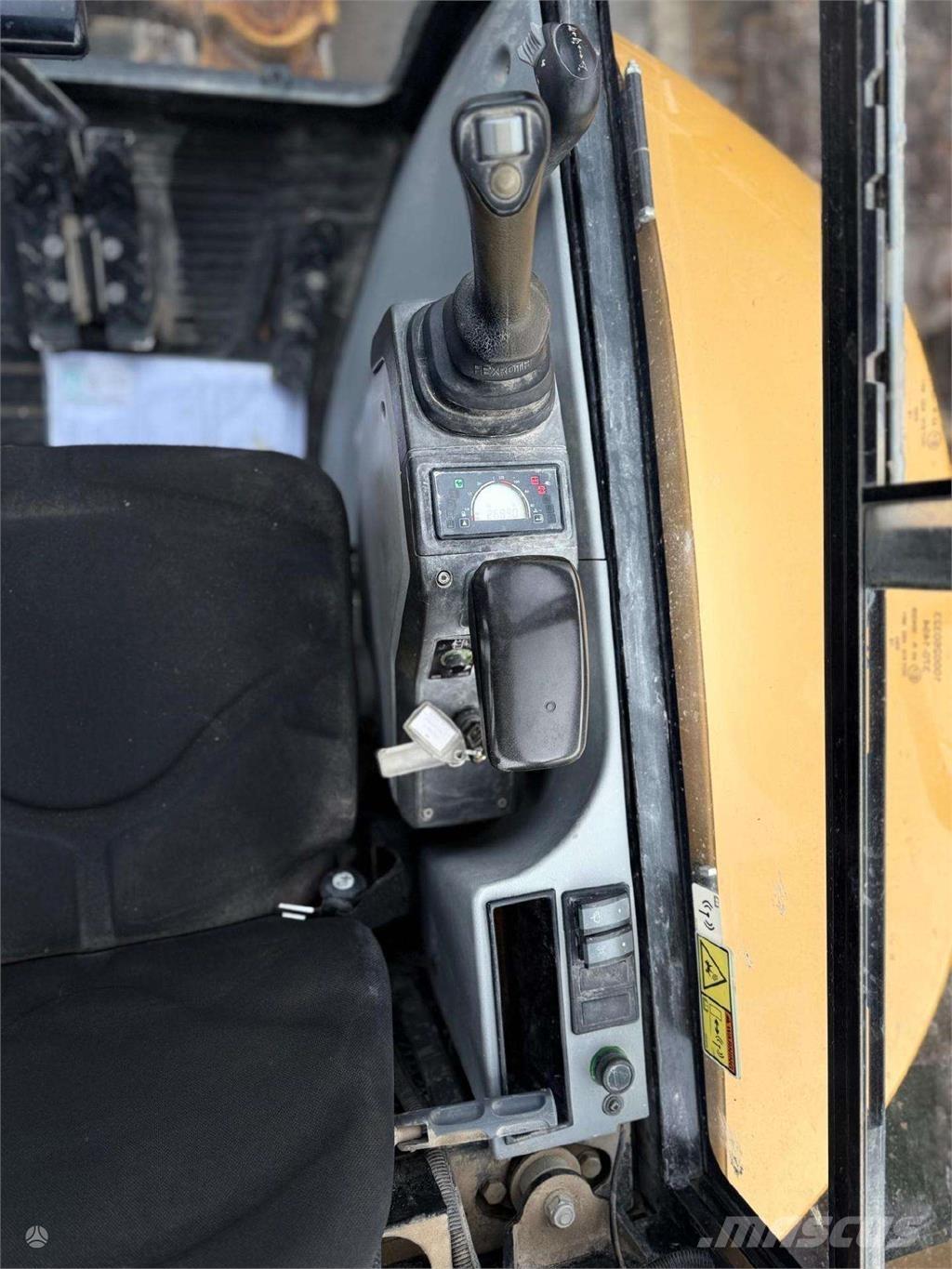 CAT 302.7 DCR Minikaivukoneet < 7t