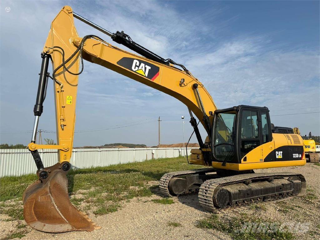 CAT 323 D Telakaivukoneet