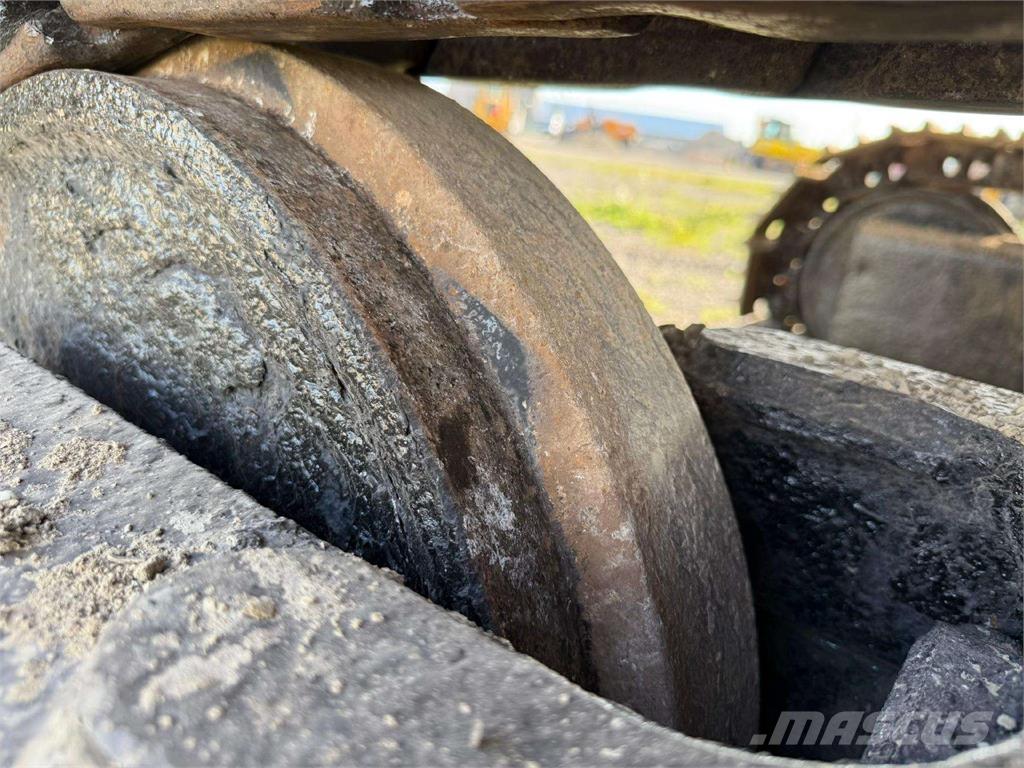 CAT 323 D Telakaivukoneet