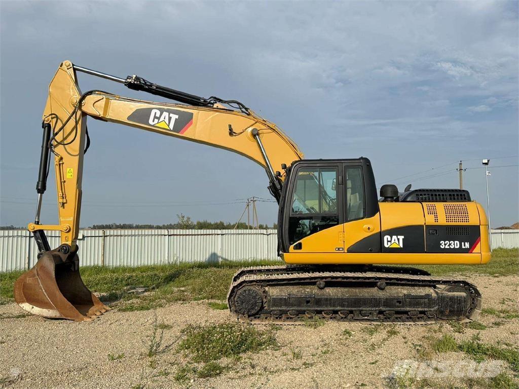CAT 323 D Telakaivukoneet