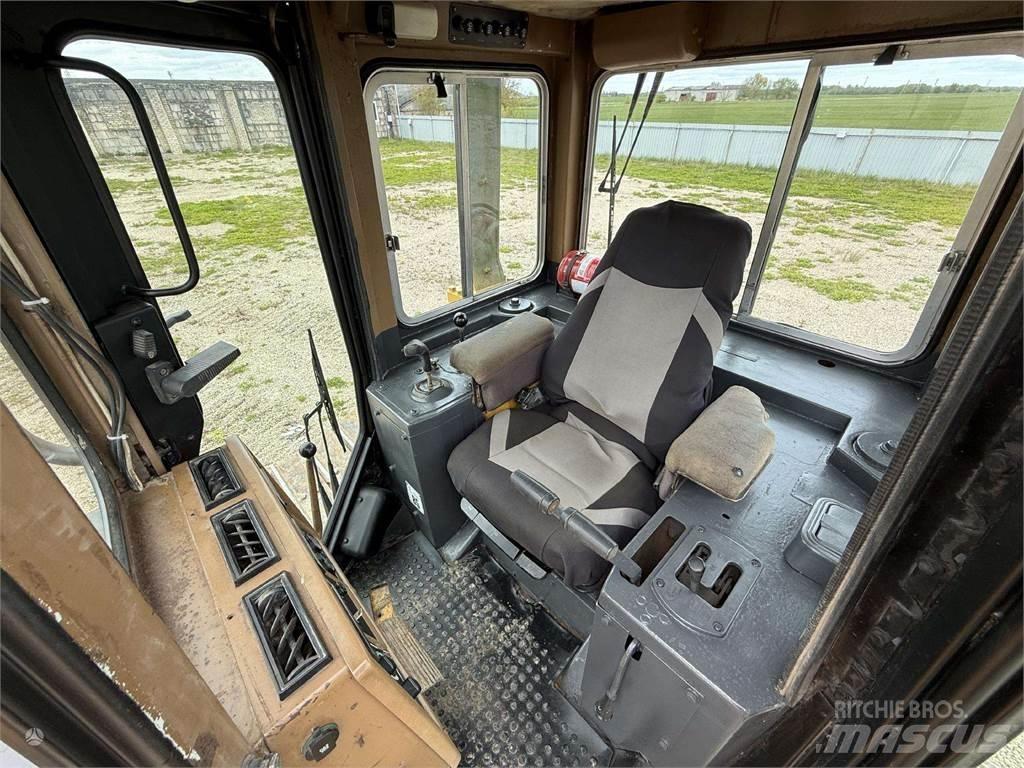 CAT D4H LGP Telaketjupuskutraktorit