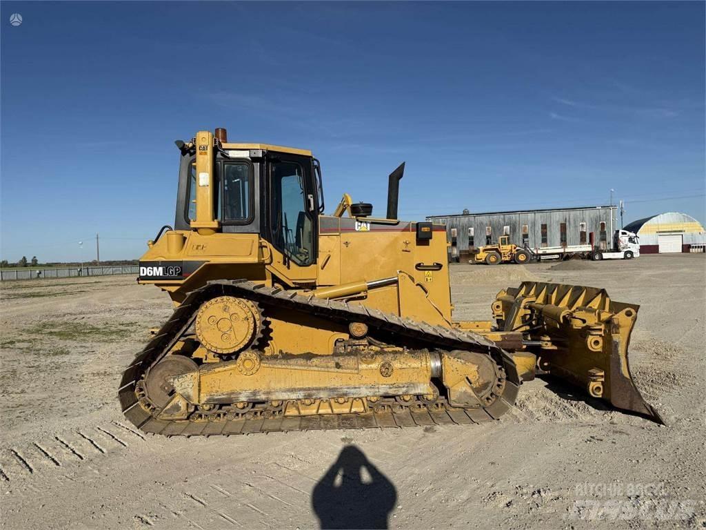 CAT D6M LGP Telaketjupuskutraktorit