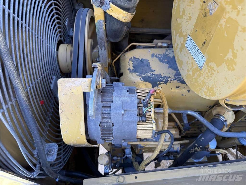 CAT D6M LGP Telaketjupuskutraktorit