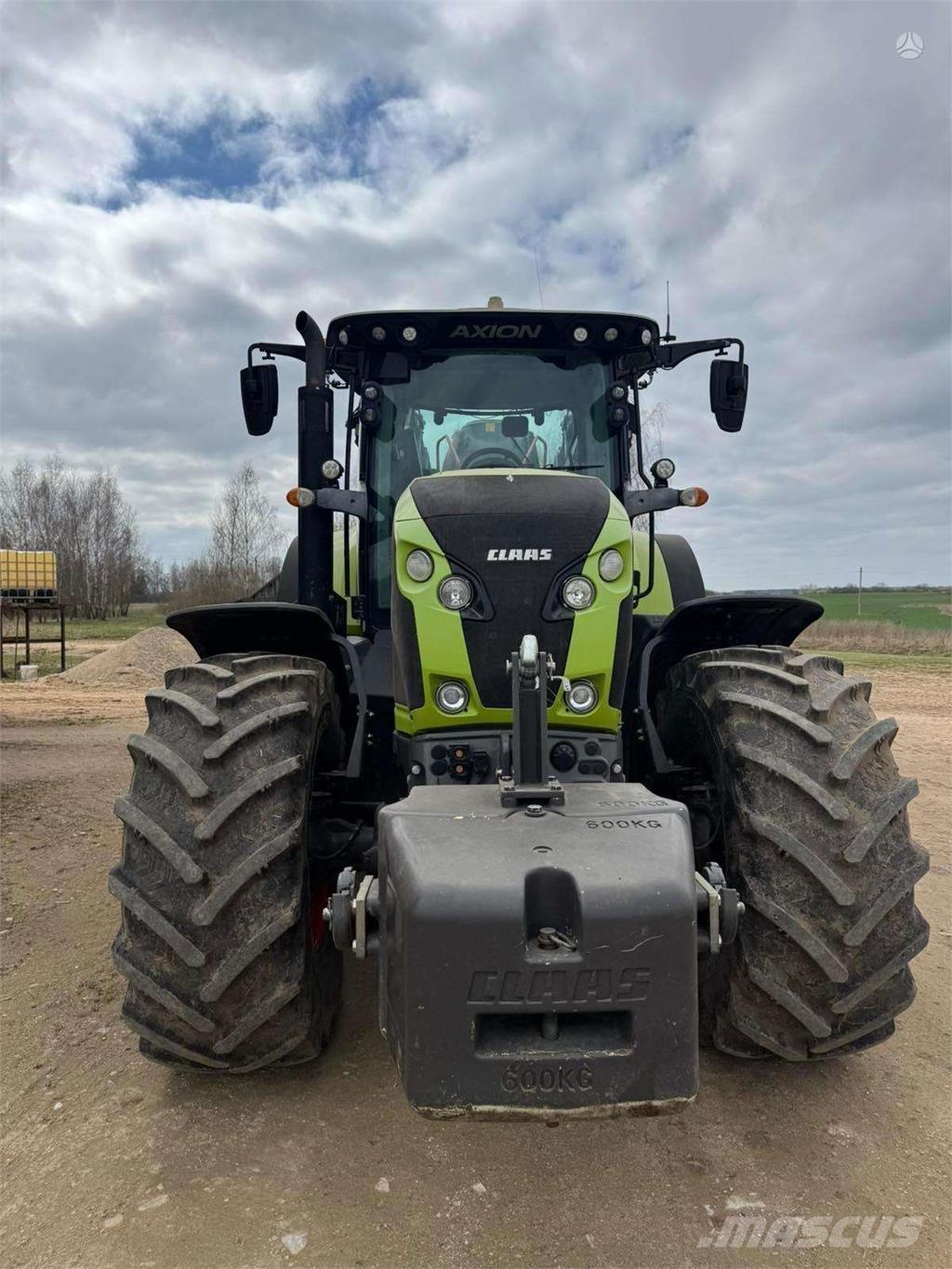 CLAAS Axion 870 Traktorit