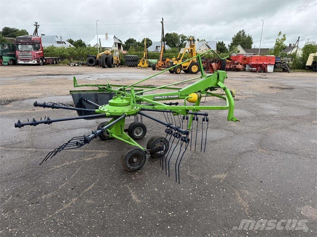 Deutz-Fahr 300 Rehuvaunut