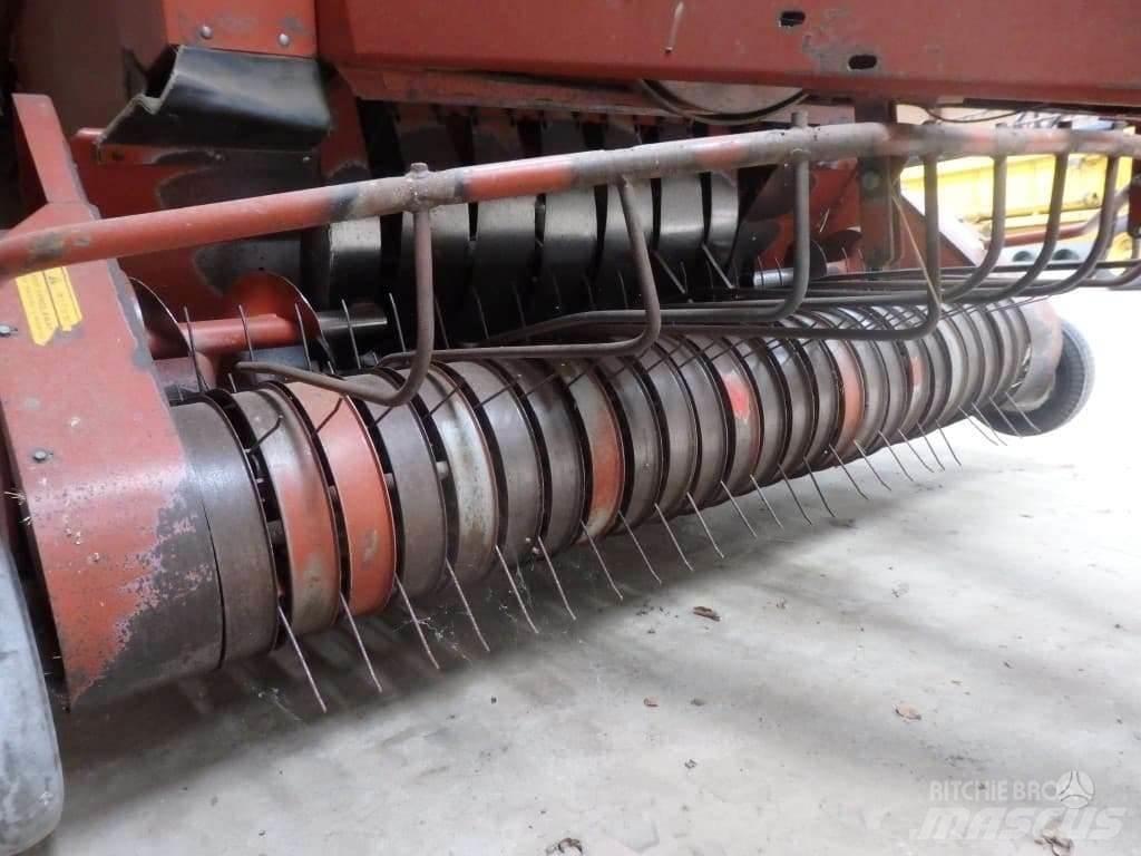 Hesston 4900 Pyöröpaalaimet