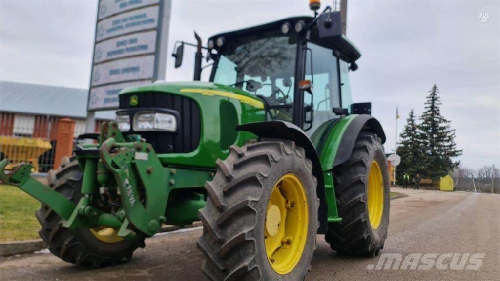 John Deere 5820 Traktorit