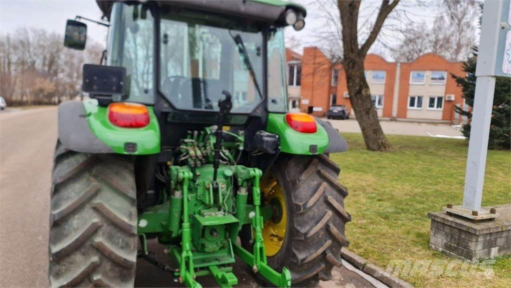 John Deere 5820 Traktorit