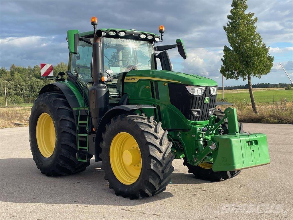 John Deere 6R 250 Traktorit