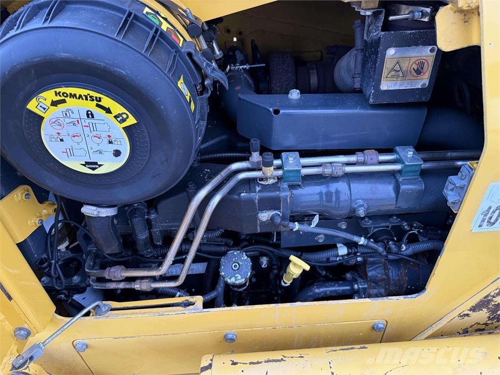 Komatsu D51PX-22 Telaketjupuskutraktorit