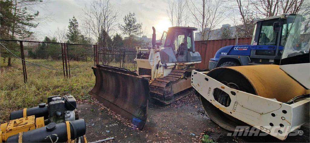 Komatsu D61PX-12 Telaketjupuskutraktorit