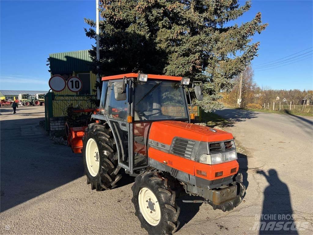 Kubota GL320 Traktorit