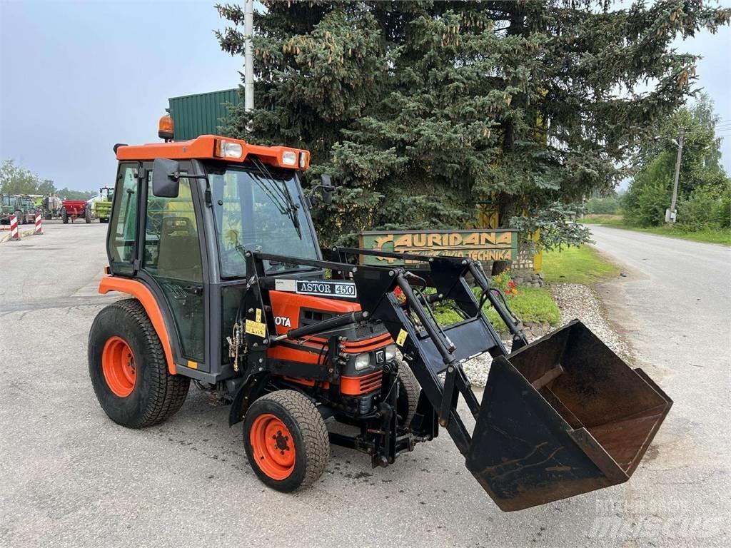 Kubota ST-30 Traktorit