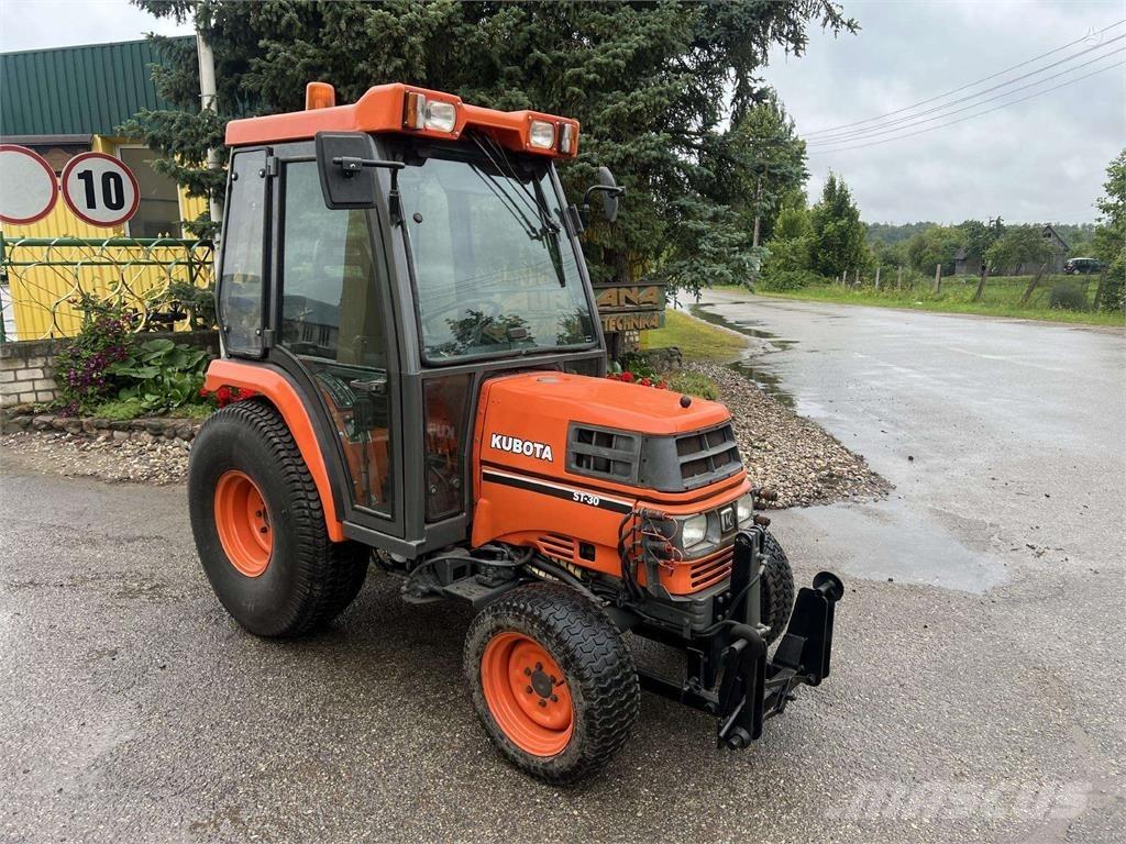 Kubota ST-30 Traktorit