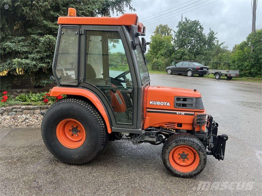 Kubota ST-30 Traktorit
