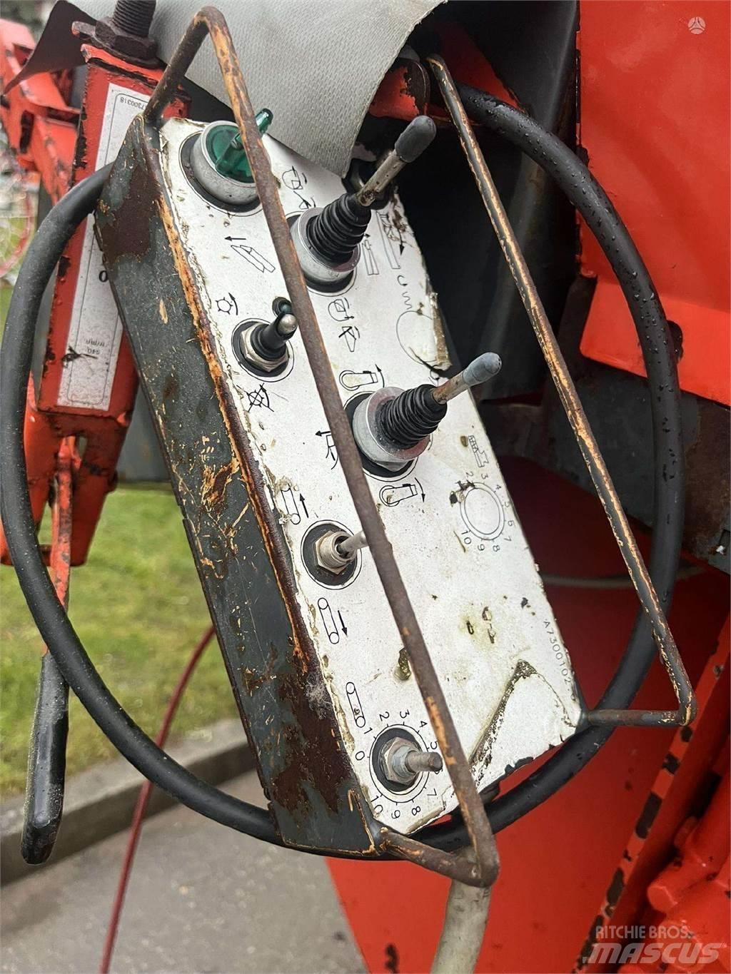 Kuhn Primor 3560 Rehuvaunut