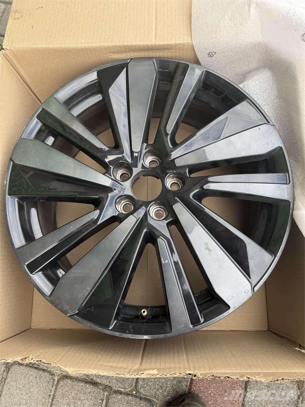 Peugeot 3008 Renkaat ja vanteet