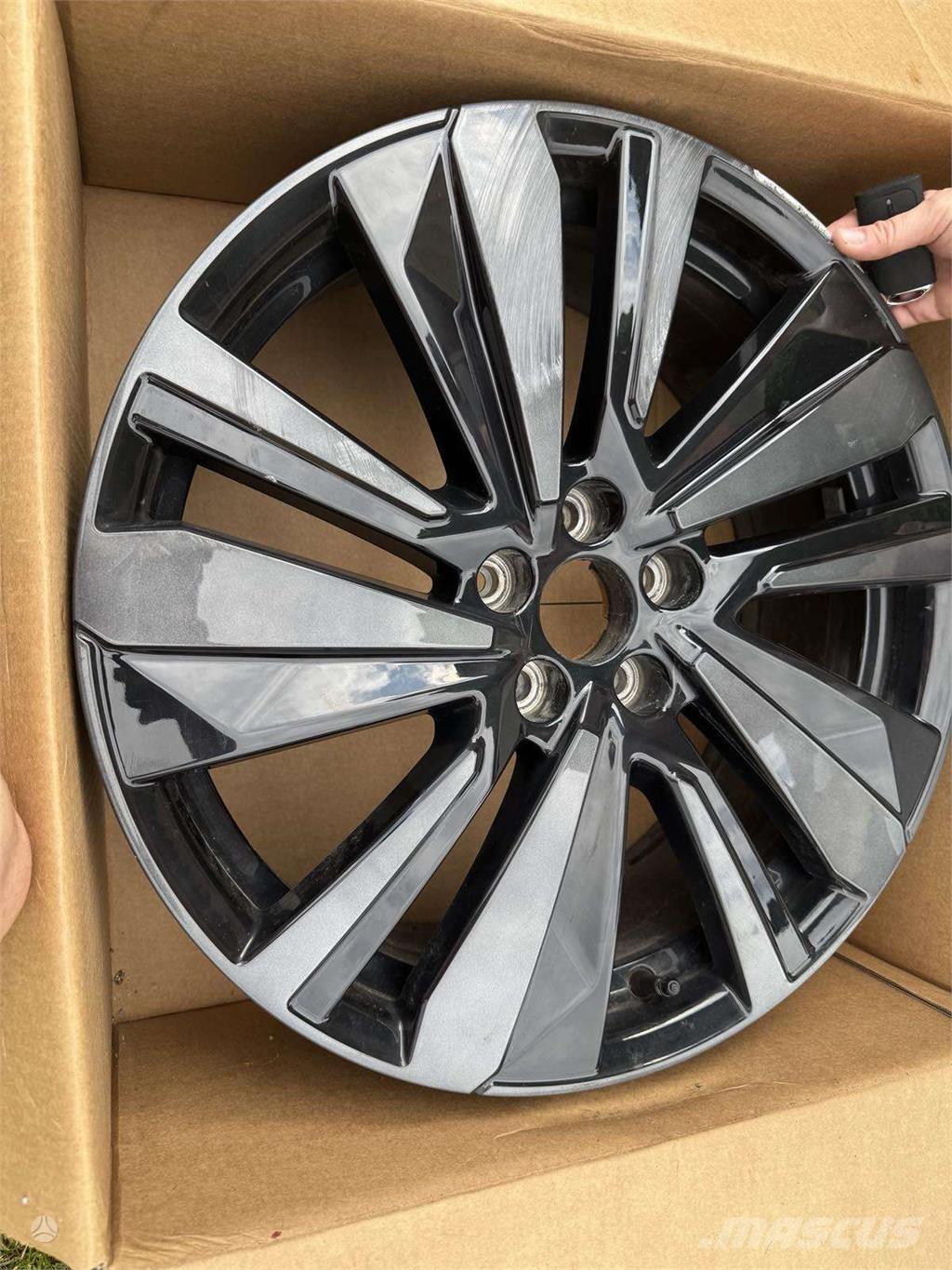 Peugeot 3008 Renkaat ja vanteet