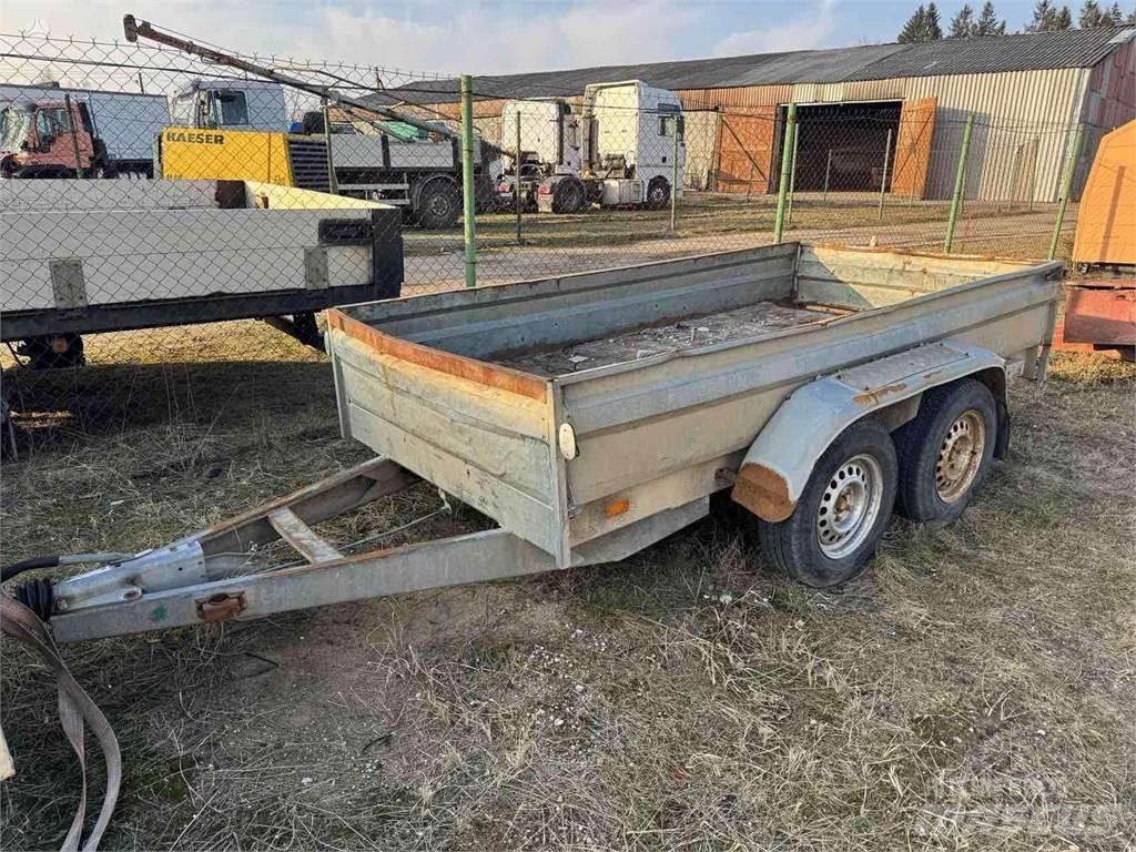 Tauras 2502-01 Kevyet peräkärryt