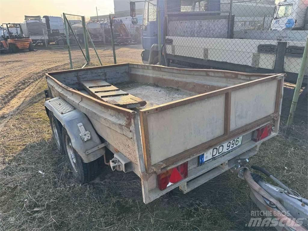 Tauras BZ 2530 Kevyet peräkärryt