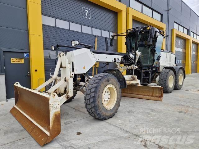 CAT 120AWD Tiehöylät