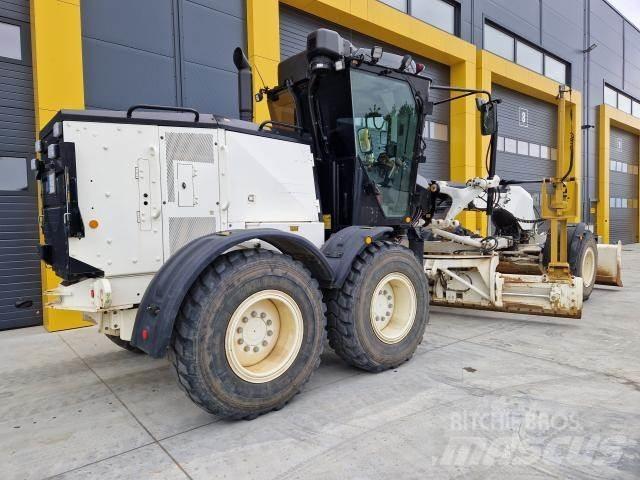 CAT 120AWD Tiehöylät