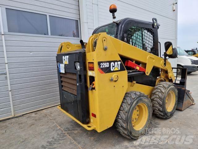 CAT 226D Liukuohjatut kuormaajat