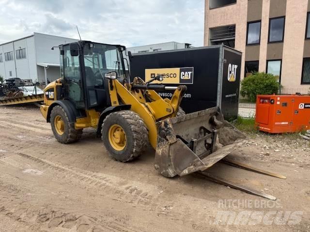 CAT 906M Pyöräkuormaajat
