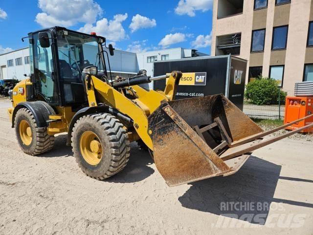 CAT 908M Pyöräkuormaajat