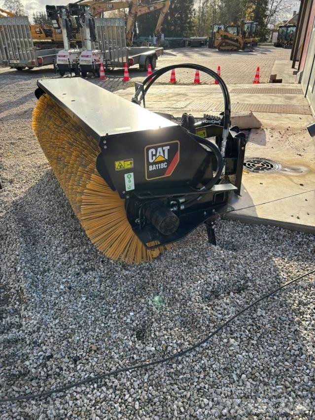 CAT Broom BA118C Liukuohjatut kuormaajat