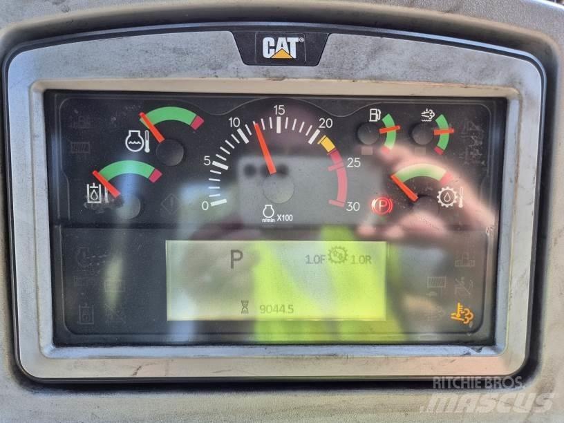 CAT D9T Telaketjupuskutraktorit