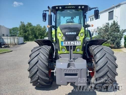 CLAAS Axion 810 Traktorit
