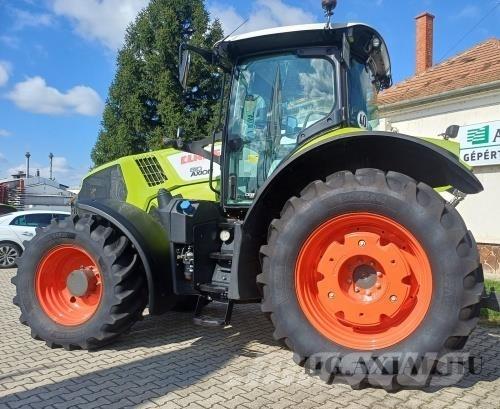CLAAS Axion 810 Traktorit