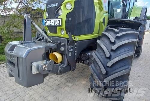 CLAAS Axion 830 Traktorit