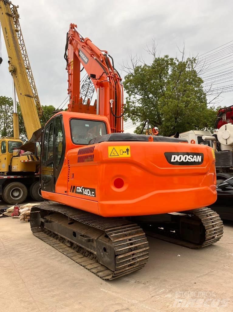 Doosan DX 140 LC Telakaivukoneet