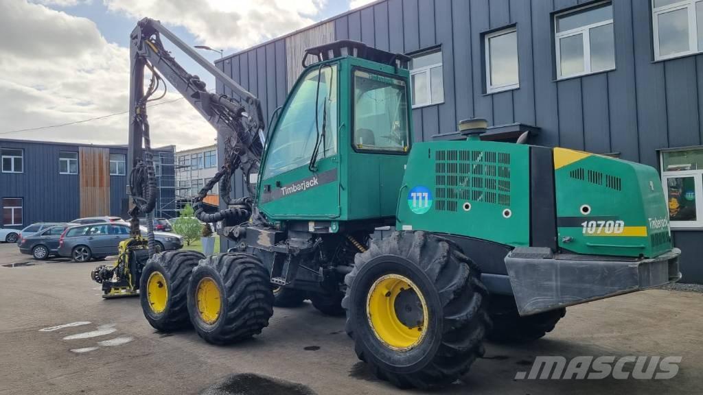 John Deere 1070 D Harvesterit