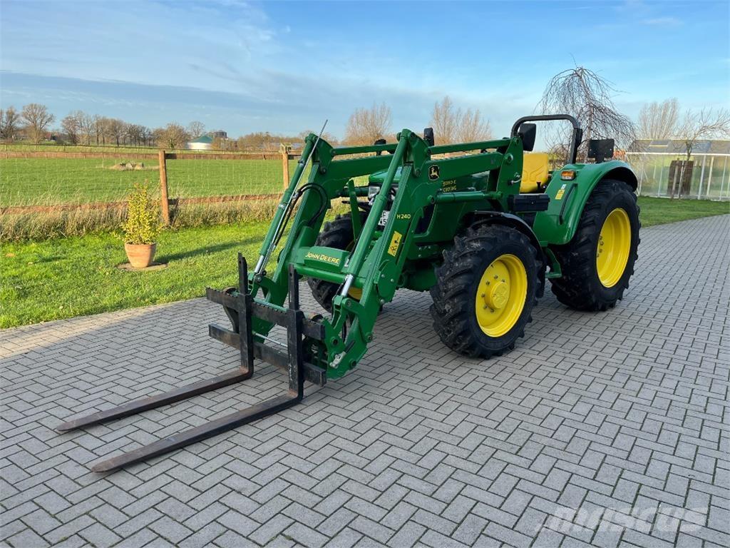 John Deere 5050E Traktorit