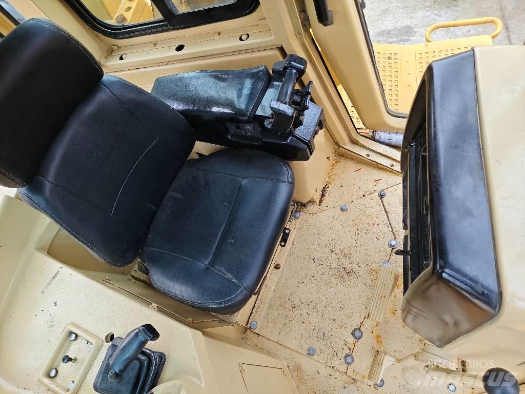 CAT D 7 R Telaketjupuskutraktorit